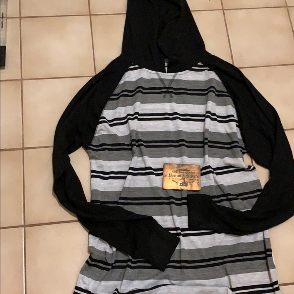 NWT hooded men’s long sleeve top!